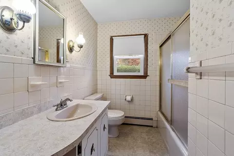 Bath - 236 Ash St, Gardner, MA 01440 photo 1 of 1