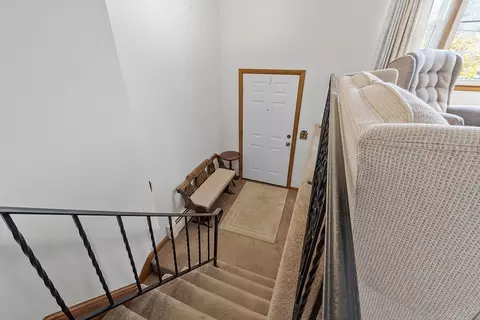Entry Way - 236 Ash St, Gardner, MA 01440 photo 1 of 2