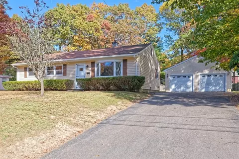 7 Crestwood Ave, Plainville, MA 02762