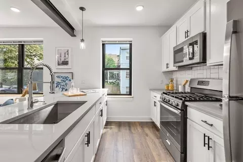 273 Border St #2B, Boston, MA 02128