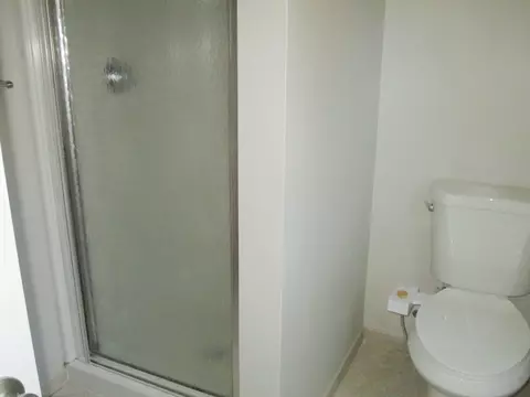 Bath - 25 Barrows Rd, Worcester, MA 01609 photo 1 of 1
