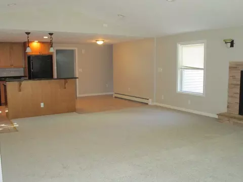 Living - 25 Barrows Rd, Worcester, MA 01609 photo 3 of 5