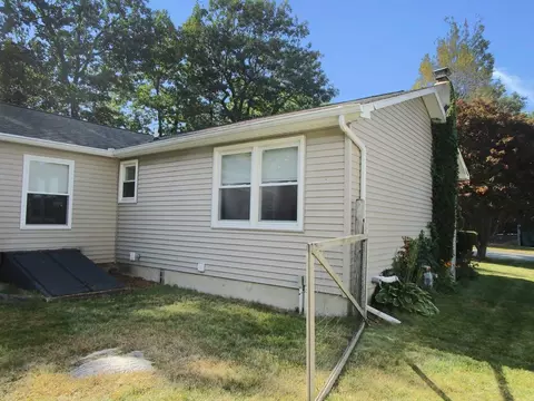 Exterior - 25 Barrows Rd, Worcester, MA 01609 photo 2 of 3