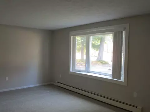 Living - 25 Barrows Rd, Worcester, MA 01609 photo 5 of 5