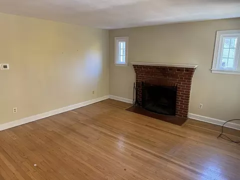 Living - 5 Westview Rd, Worcester, MA 01602 photo 2 of 2