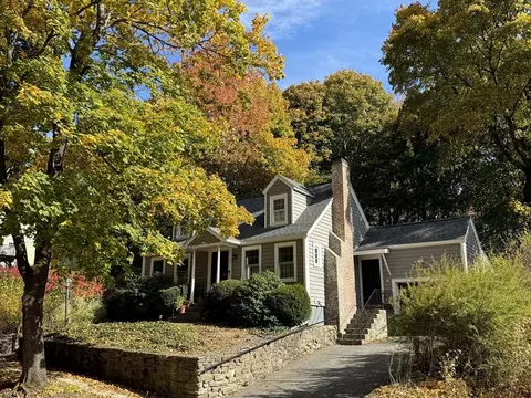 Exterior - 5 Westview Rd, Worcester, MA 01602 photo 3 of 8
