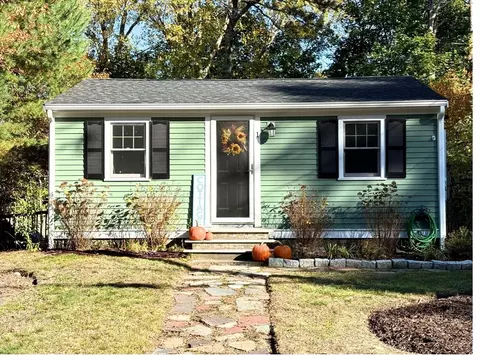 1 King Ave, Plymouth, MA 02360