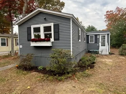 105 Dolittle Ln, Wareham, MA 02576