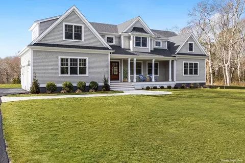 2 Mcsweeney Ln, Falmouth, MA 02540