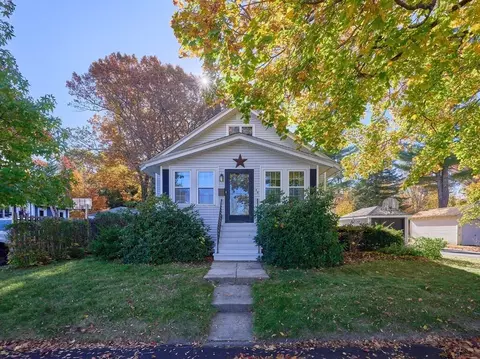 26 Ivernia Rd, Worcester, MA 01606