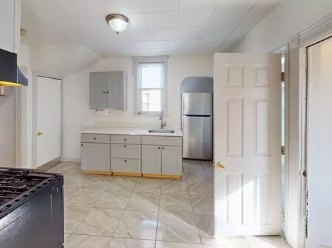 65 Foster St, Everett, MA 02149 photo 3