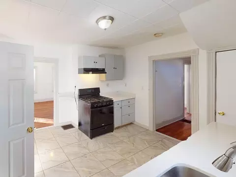 65 Foster St, Everett, MA 02149 photo 2