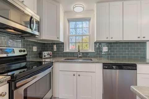 Kitchen - 6 Beth Rd, Franklin, MA 02038 photo 4 of 7