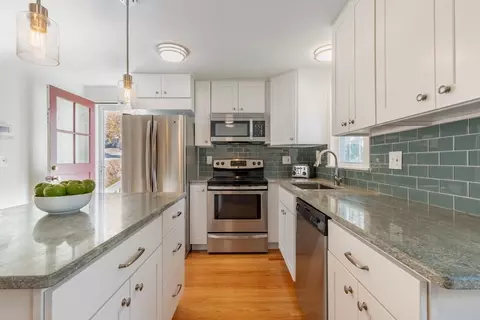 Kitchen - 6 Beth Rd, Franklin, MA 02038 photo 3 of 7