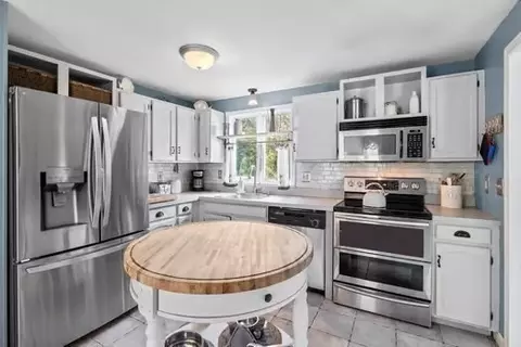 Kitchen - 737 Old Barnstable Rd, Mashpee, MA 02649 photo 2 of 3