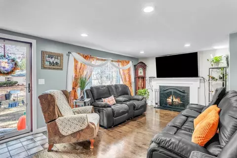 56 Winding Ln, Springfield, MA 01118 photo 2