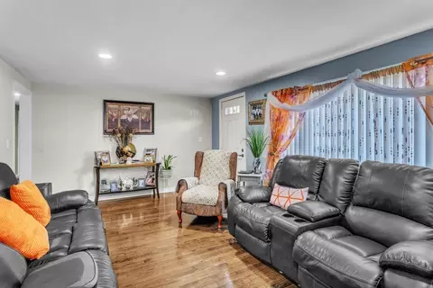 56 Winding Ln, Springfield, MA 01118 photo 4
