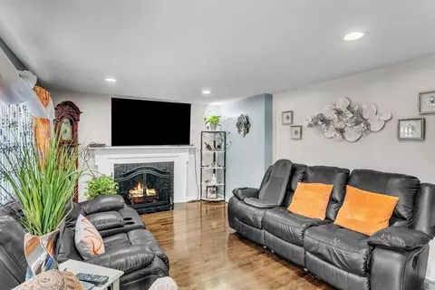 56 Winding Ln, Springfield, MA 01118 photo 3