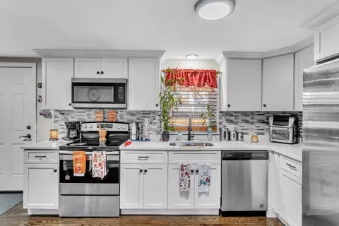 56 Winding Ln, Springfield, MA 01118 photo 9