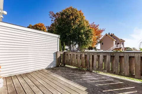 23 Irving St, Everett, MA 02149 photo 4