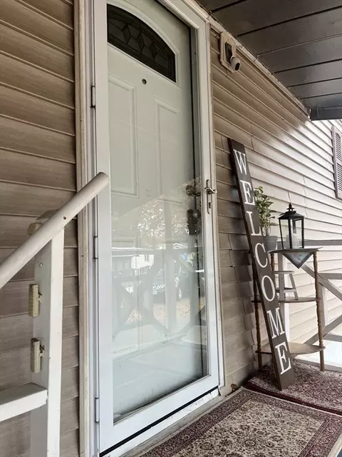 13 Puffin Dr, Chicopee, MA 01020