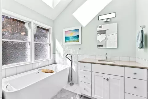 Bath - 36 Foundry Rd, Sharon, MA 02067 photo 2 of 3