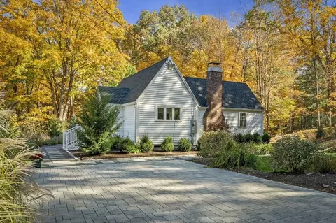 Exterior - 135 Cutler Rd, Hamilton, MA 01982 photo 2 of 4