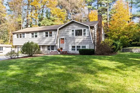 20 Old Coach Rd, Norfolk, MA 02056