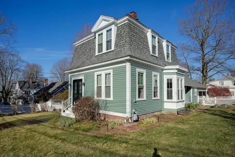 32 Oak Hill Rd, Southborough, MA 01745