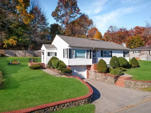 7 Magnolia Rd, Methuen, MA 01844