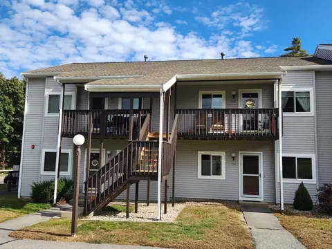 302 Park Pl #302, Raynham, MA 02767
