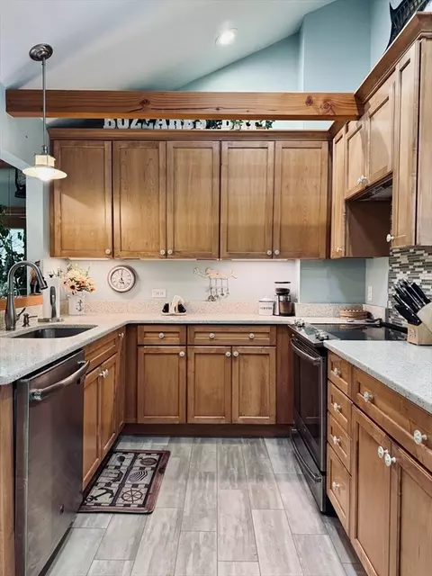 19 Summer St, Bourne, MA 02532 photo 4
