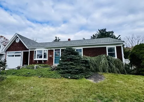 19 Summer St, Bourne, MA 02532 photo 2
