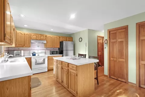 Kitchen - 8 Bumpy Ln, Methuen, MA 01844 photo 3 of 5