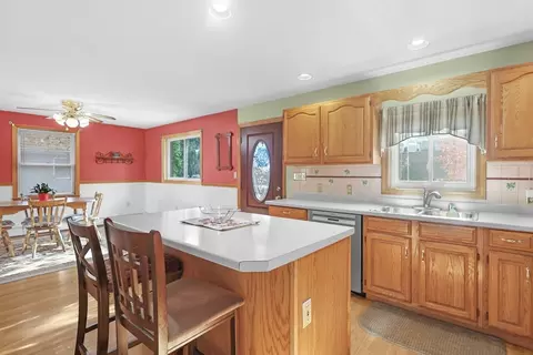 Kitchen - 8 Bumpy Ln, Methuen, MA 01844 photo 2 of 5