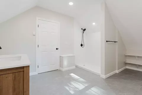 Bath - 28 Thompson Rd, Webster, MA 01570 photo 4 of 5
