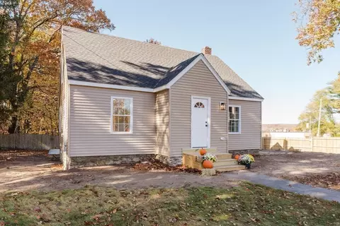 Exterior - 28 Thompson Rd, Webster, MA 01570 photo 2 of 5