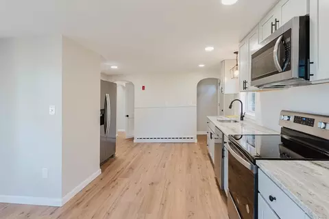 Entry Way - 28 Thompson Rd, Webster, MA 01570 photo 1 of 3