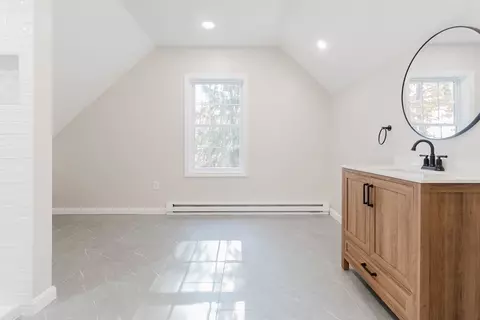 Bath - 28 Thompson Rd, Webster, MA 01570 photo 2 of 5