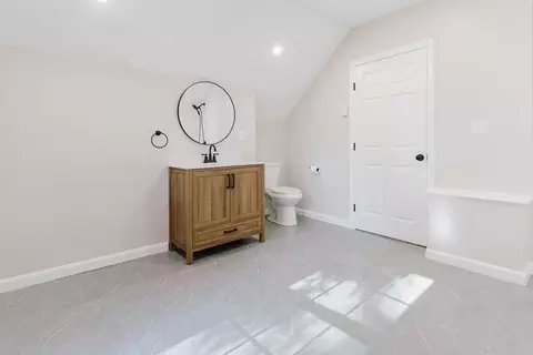 Bath - 28 Thompson Rd, Webster, MA 01570 photo 3 of 5
