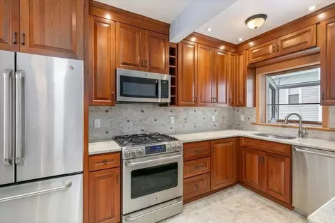 28 Hillside Ave, Everett, MA 02149 photo 5
