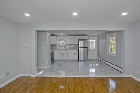 37 Wilber St, Springfield, MA 01104 photo 4