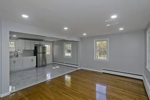 37 Wilber St, Springfield, MA 01104 photo 9