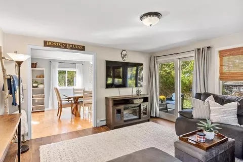 Living - 66 Dawson Rd, Worcester, MA 01602 photo 2 of 2