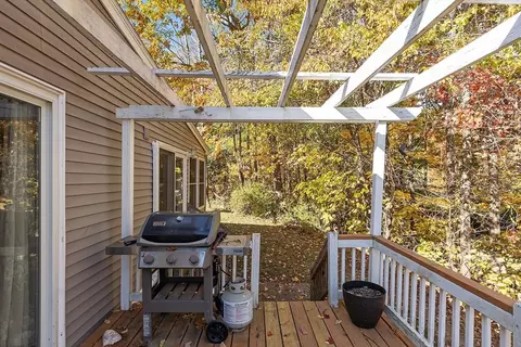 Exterior - 66 Dawson Rd, Worcester, MA 01602 photo 8 of 10