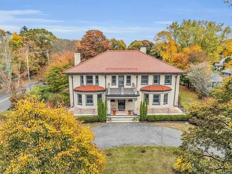 2 Ocean Ave, Swampscott, MA 01907