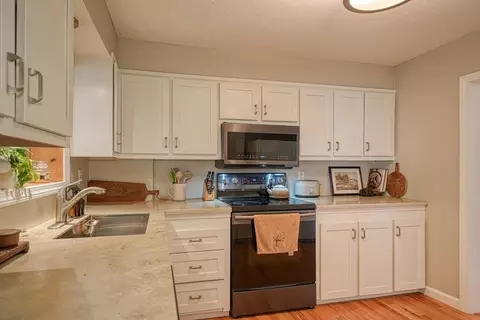 80 Edgewater Dr, Blackstone, MA 01504 photo 11