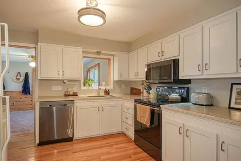 80 Edgewater Dr, Blackstone, MA 01504 photo 13