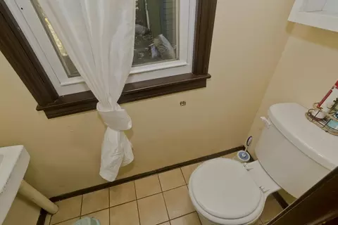 Bath - 165 Belvidere St, Springfield, MA 01108 photo 1 of 3