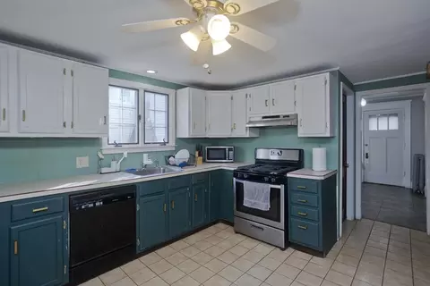 Kitchen - 165 Belvidere St, Springfield, MA 01108 photo 1 of 3